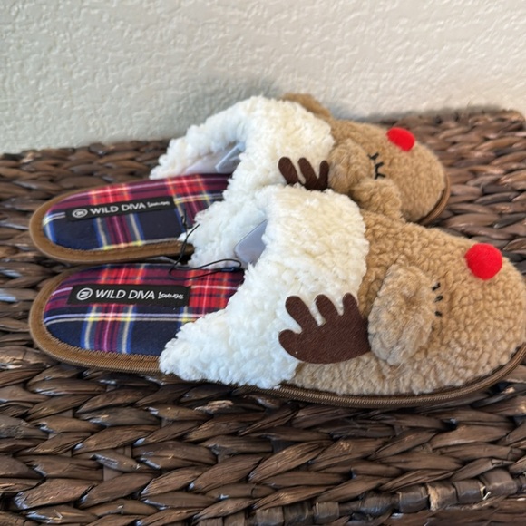 Wild Diva Reindeer Slippers Medium Fits 6-7 Holiday Festive Rudolph NWT - Picture 5 of 7